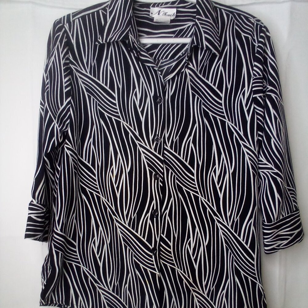 N Touch Blouse Women 6 Button Up 3/4 Sleeve Pattern Black White